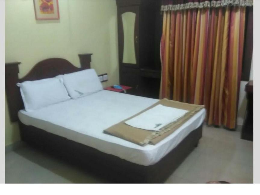 Hotel Priya Chengannur Pokoj fotografie