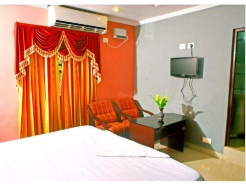 Hotel Priya Chengannur Exteriér fotografie
