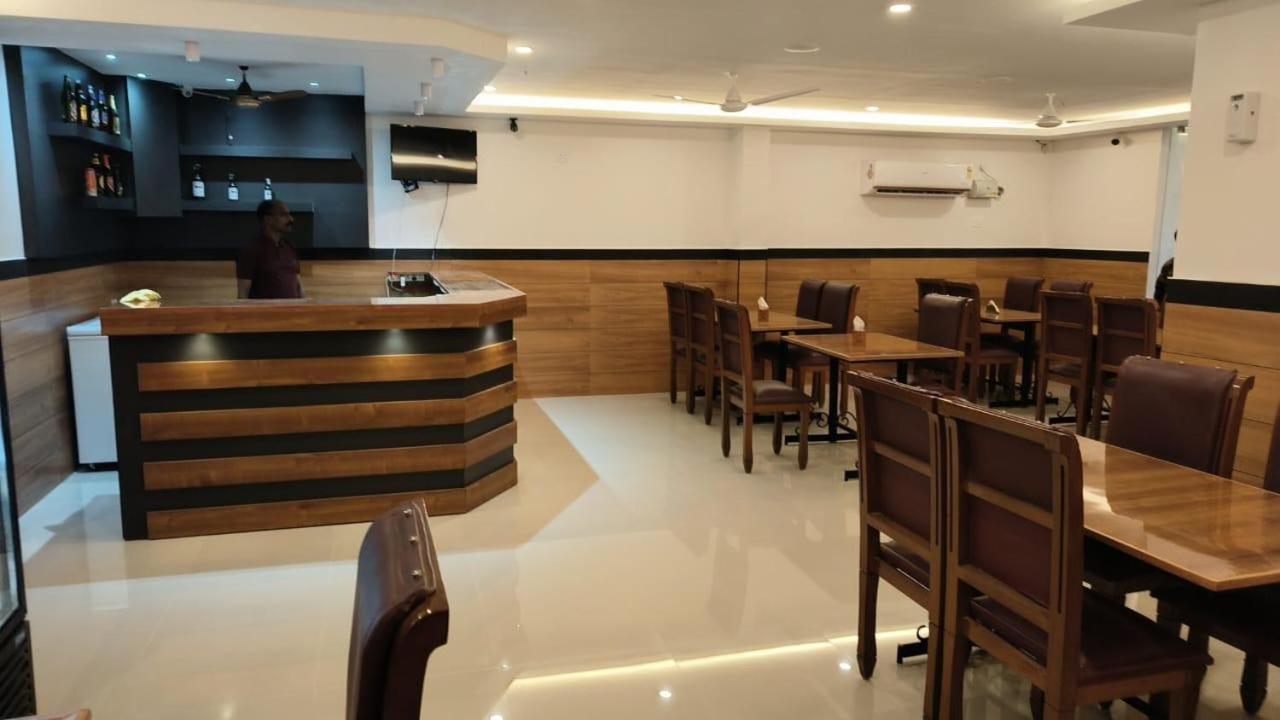 Hotel Priya Chengannur Exteriér fotografie